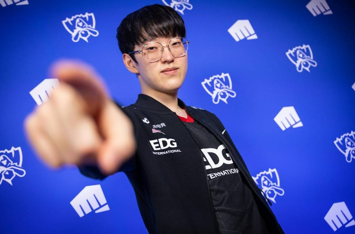 包含出色发挥首场状态出色，MAD观众沸腾！，Scout重返赛场上演精彩一战的词条