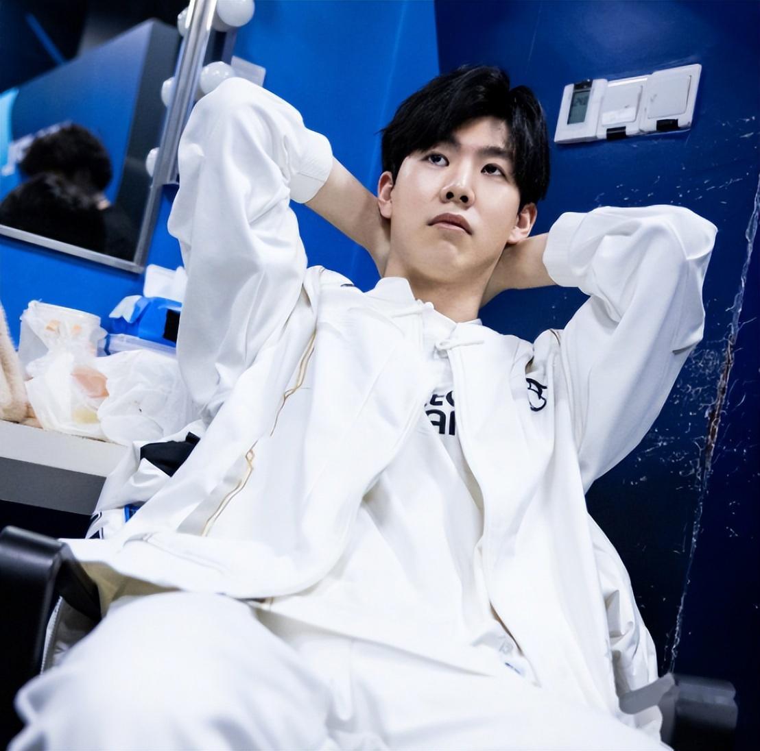 法国队前途光明！，TheShy新星出色发挥表现突出全场沸腾不已(法国队员最新名单)