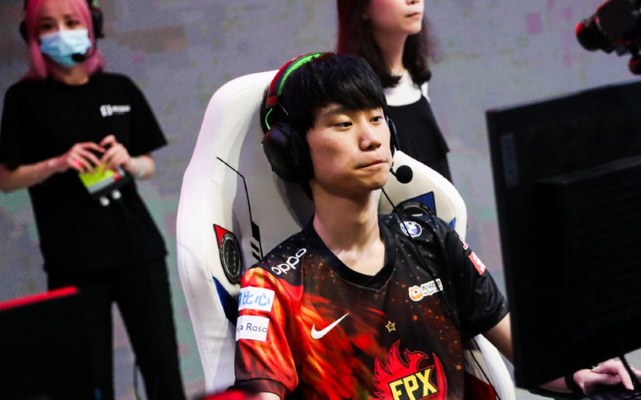 爆冷引发热议！，Doinb在G2比赛中败北上演精彩一战的简单介绍