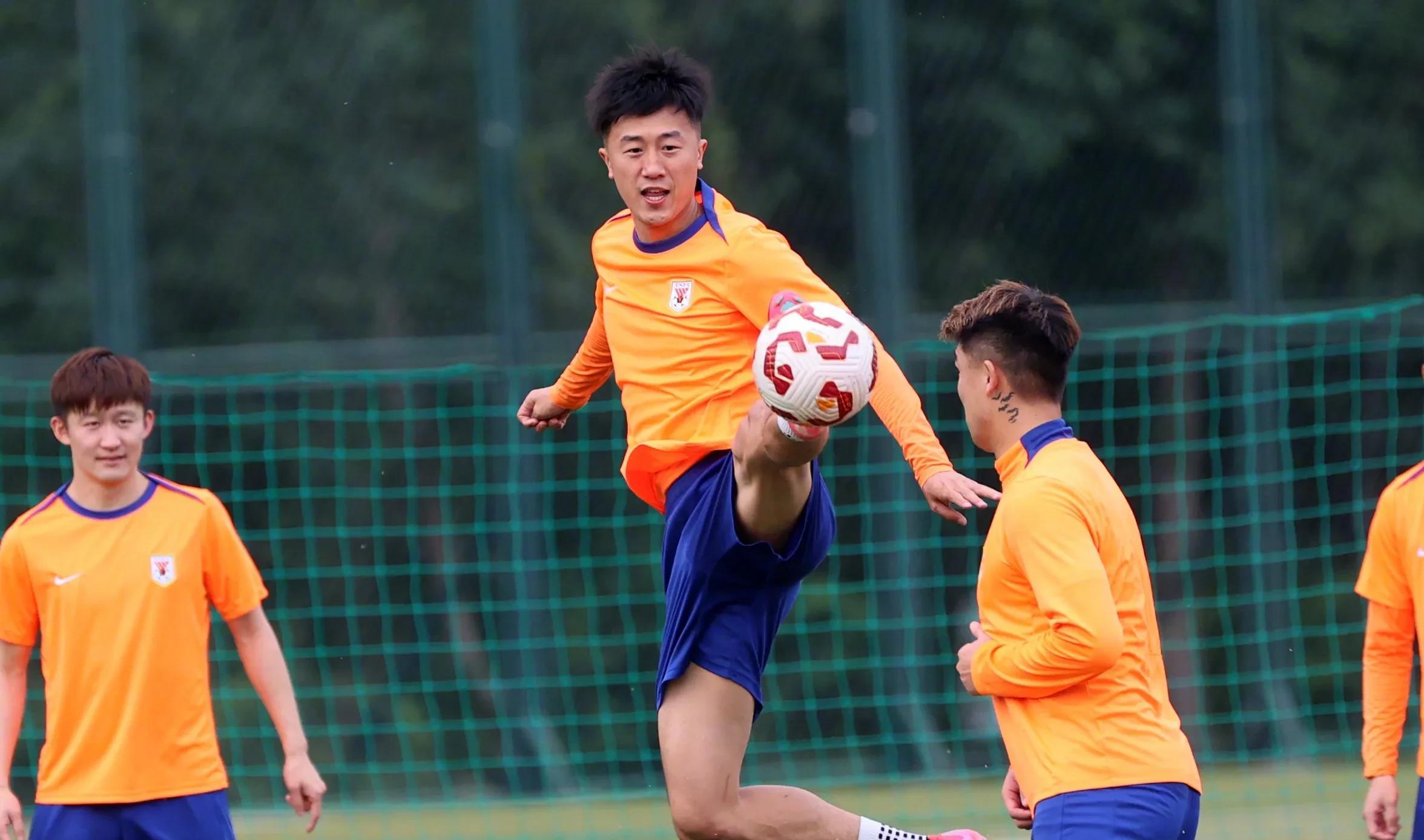 包含山东泰山加时末段外线爆发，志在NBA季后赛名次提升，引发热议，控场能力受关注的词条