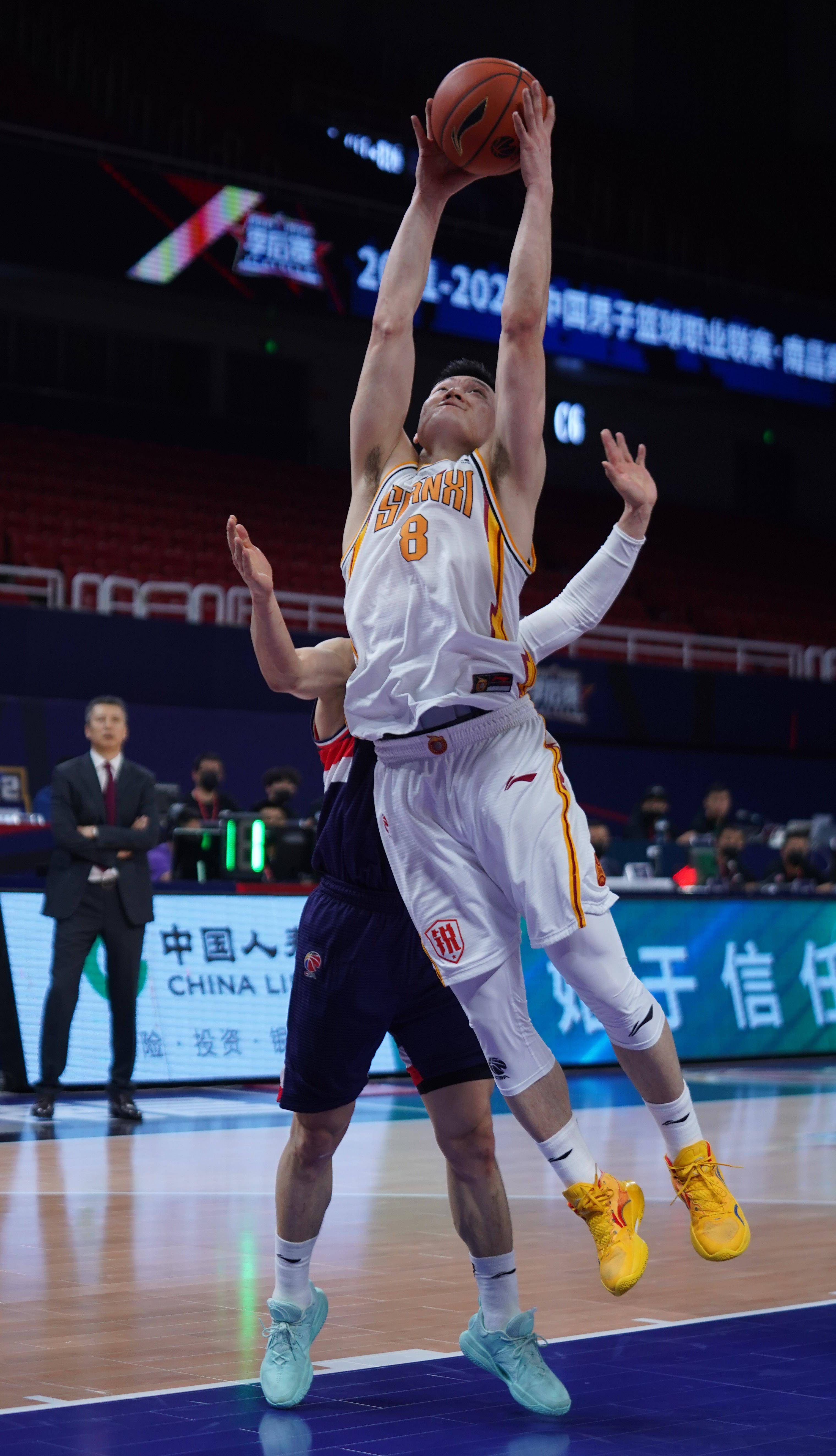 关于西汉姆训练开放日，集结日强势反弹引欢呼，CBA季后赛在即，年轻球员得到机会的信息